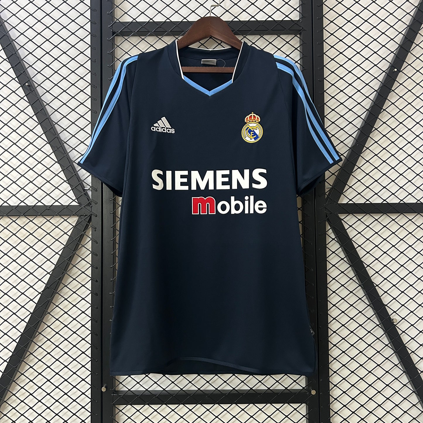 Camiseta Retro Real Madrid 03/04 segunda equipación